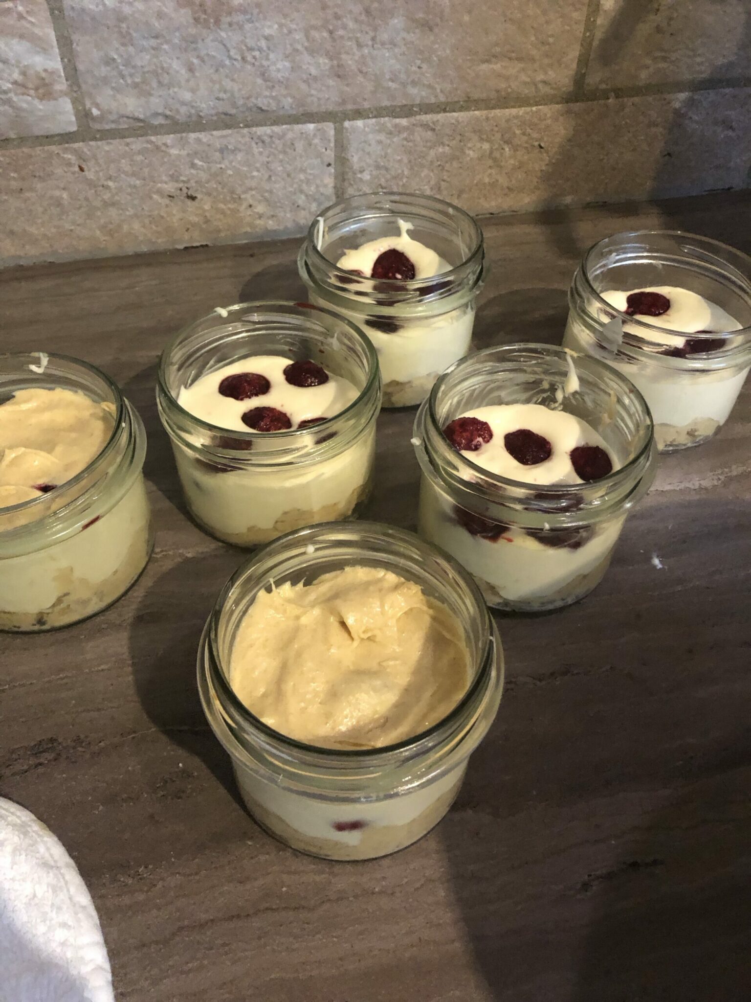 Low Carb Käse-Kirsch Kuchen aus dem Glas - Zuckerfreie glutenfreie ...
